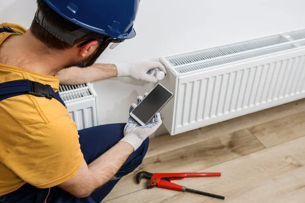 Worker Orange Helmet Installs Radiators House — Stock Photo, Image