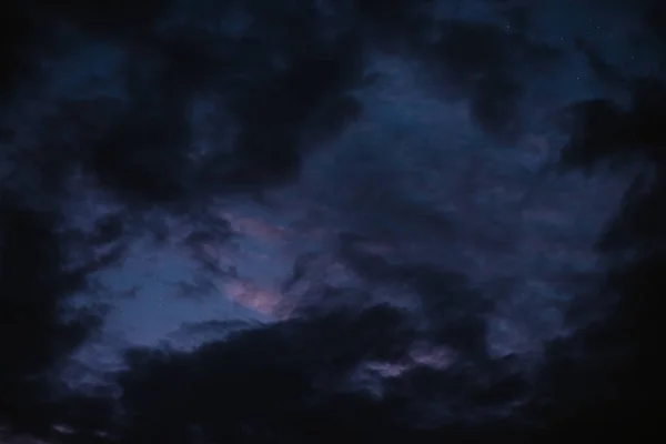 ดวงดาวในท องฟ ากลางค าเมฆมารวมก — ภาพถ่ายสต็อก