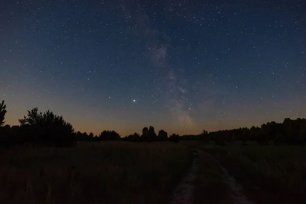 Een Groot Panorama Een Landweg Die Zich Uitstrekt Tot Velden — Stockfoto