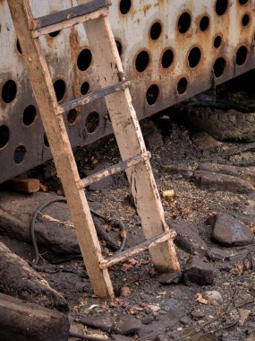 Bakü. Azerbaycan: 08.10.2021 Hazar denizindeki plastik atık kirliliği. Doğrudan denize atılan plastik su şişeleri ve poşetler..