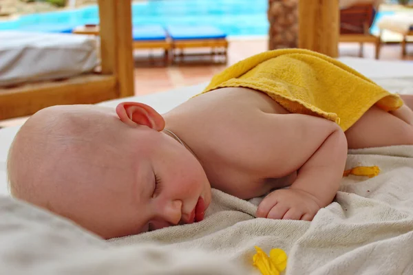 Kleine jongen de jongen — Stockfoto