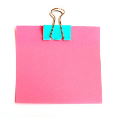 pembe not kağıdına ataş