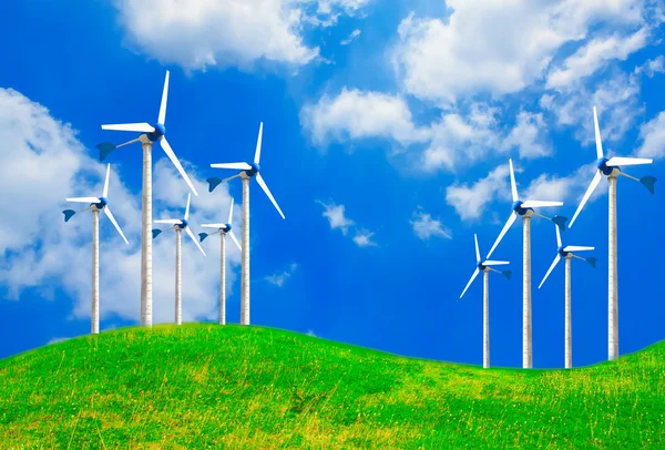Экологически чистая альтернативная энергия ветряными турбинами — стоковое фото