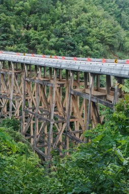 eski ahşap demiryolu
