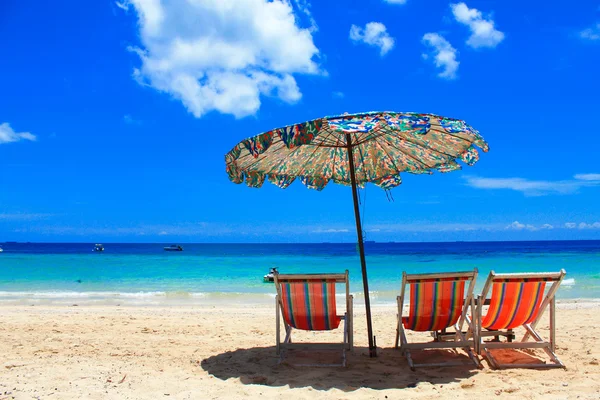 Umbrellas and beach chairs — Stock Photo, Image