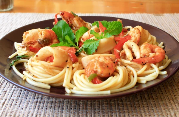 Deniz mahsullü makarna