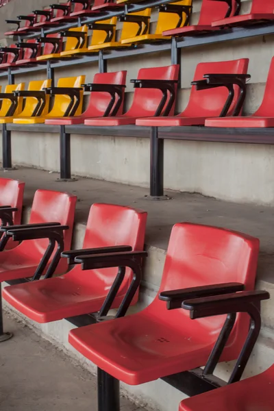 boş stadyum koltukları