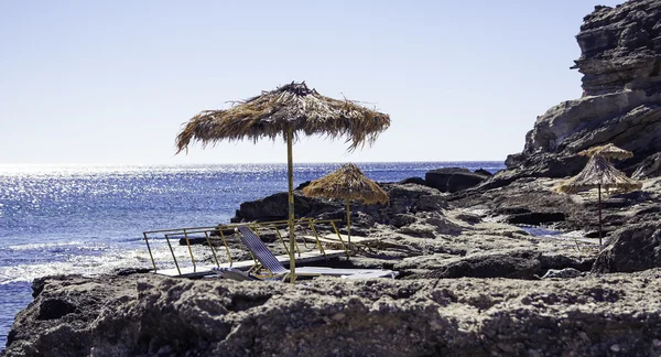 Umbrella on the beach — Stock Photo, Image