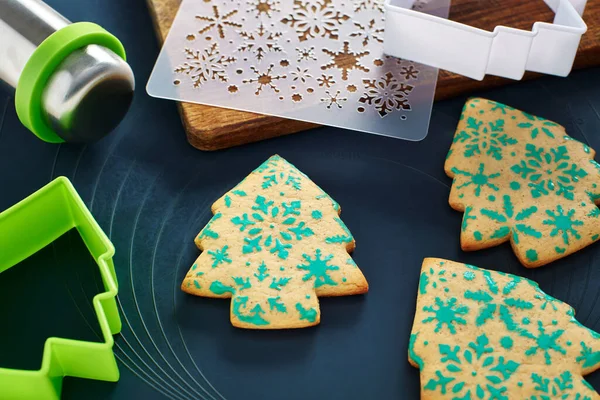 Christmas Tree Shaped Cookies Snowflakes Pattern Stencil Cookie Cutters Rolling — Stock Photo, Image