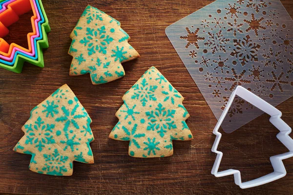 Christmas Tree Shaped Cookies Snowflakes Pattern Stencil Cookie Cutters Wooden — Stock Photo, Image