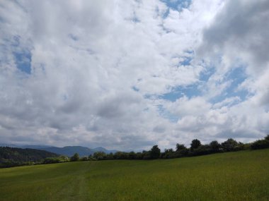 Gündüzleri güzel dağ manzarası
