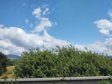 Gündüzleri güzel dağ manzarası