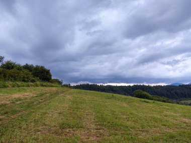 Gündüzleri güzel dağ manzarası