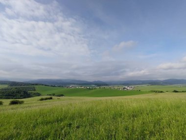 Gündüzleri güzel dağ manzarası