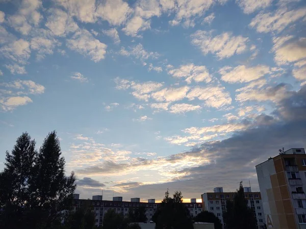 Pôr Sol Colorido Sobre Edifícios Cidade Eslováquia — Fotografia de Stock