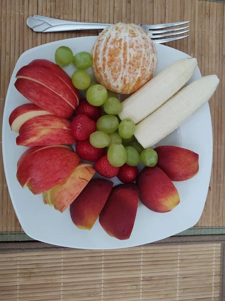 Ensemble Fruits Frais Sur Assiette — Photo