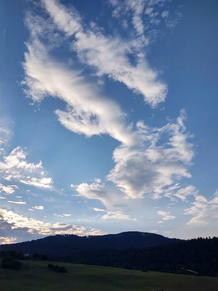 Bela Paisagem Com Montanhas Céu Azul — Fotografia de Stock