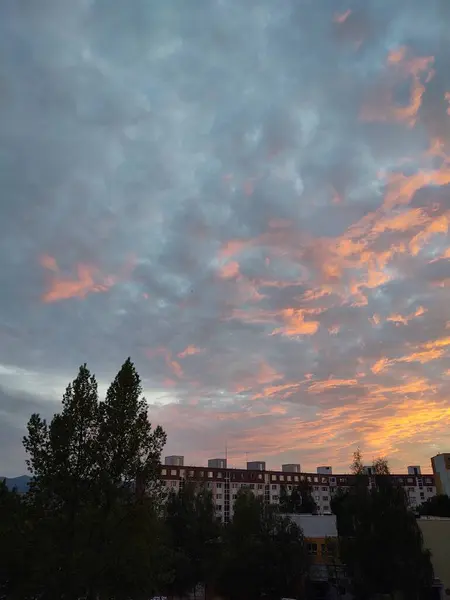 Blick Auf Die Europäische Stadt Bei Sonnenuntergang — Stockfoto