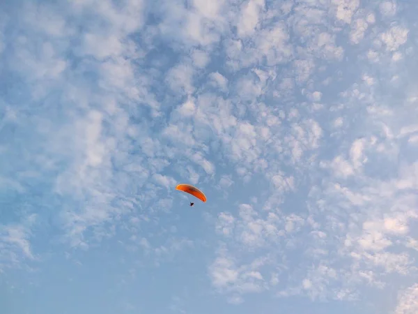 Paraglider Vliegen Lucht Natuur Achtergrond — Stockfoto