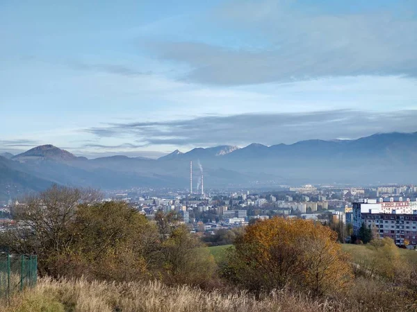 Beau Paysage Montagne Avec Ville Arrière Plan — Photo