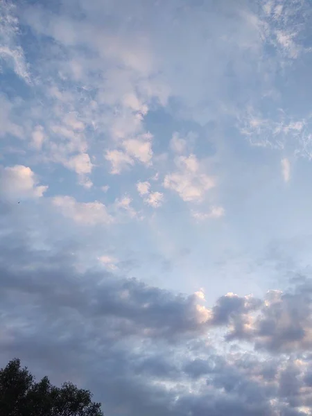 蓝天背景下的白云 — 图库照片