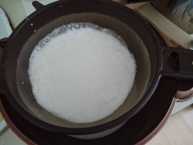 Pişirmek için beyaz malzemeyi kapat