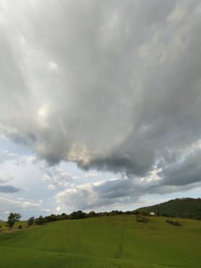 Gündüzleri güzel dağ manzarası