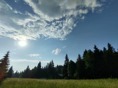 Gündüzleri güzel dağ manzarası