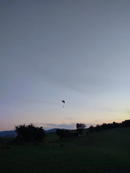 Paraglider Vliegen Lucht Natuur Achtergrond — Stockfoto