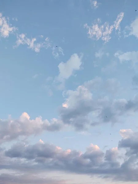 蓝天背景下的白云 — 图库照片
