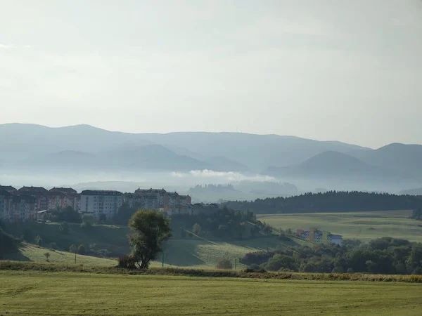 Hermoso Paisaje Montaña Con Ciudad Fondo — Foto de Stock