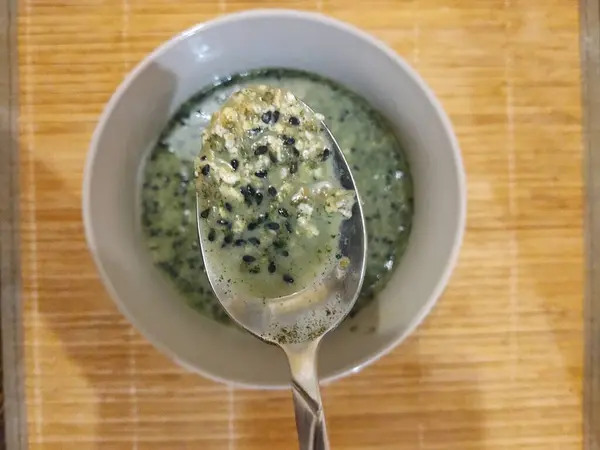 Nahaufnahme Von Köstlicher Grüner Suppe — Stockfoto