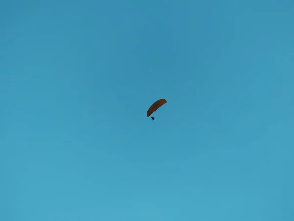 Paraglider Flyger Himlen Naturen Bakgrund — Stockfoto