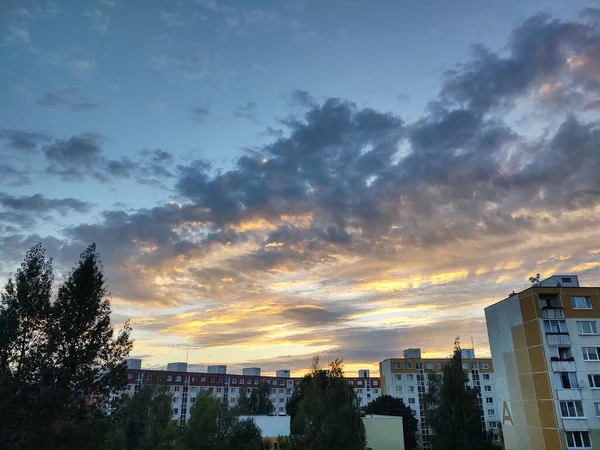 Blick Auf Die Europäische Stadt Bei Sonnenuntergang — Stockfoto