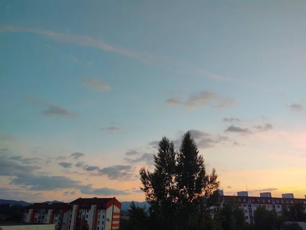 Färgglad Solnedgång Över Byggnaderna Staden Slovakien — Stockfoto