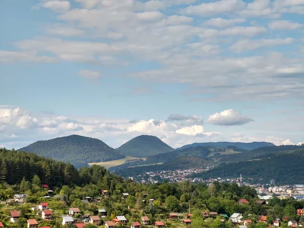 Krásná Horská Krajina Městem Evropě — Stock fotografie