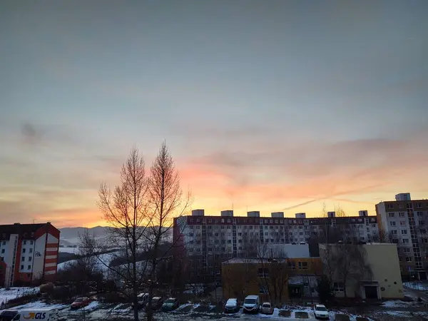 Blick Auf Die Europäische Stadt Bei Wintersonnenuntergang — Stockfoto