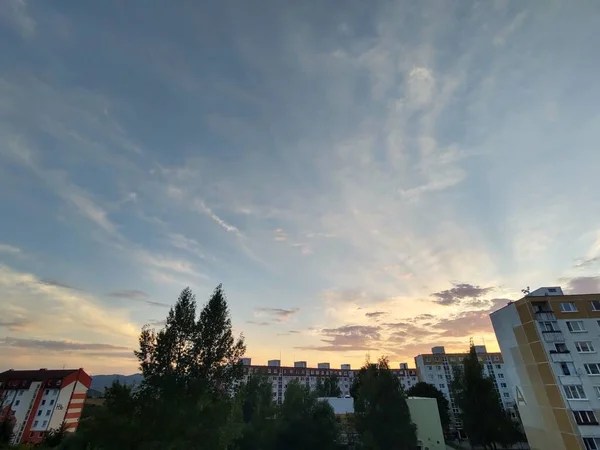 Vacker Solnedgång Över Europeiska Staden — Stockfoto