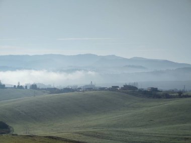 Bulutlu güzel dağ manzarası