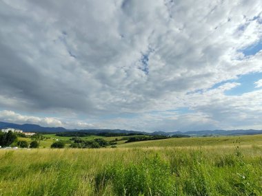 Gündüzleri güzel dağ manzarası