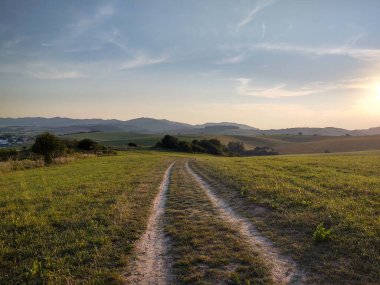 Yollu güzel dağ manzarası