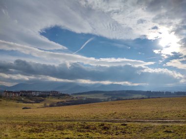 Gündüzleri güzel dağ manzarası