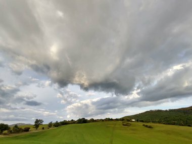 Gündüzleri güzel dağ manzarası