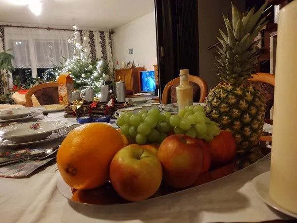 Mesa Navidad Con Frutas Casa —  Fotos de Stock