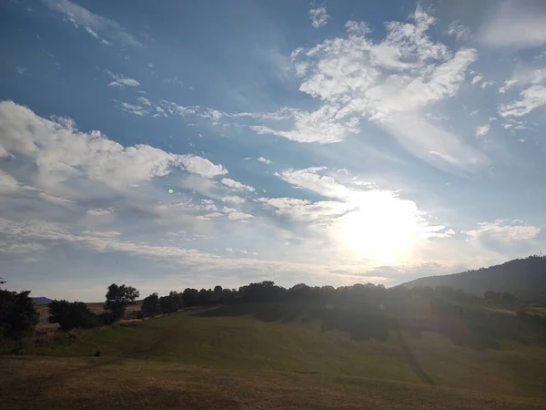 Hermoso Paisaje Con Montañas Sobre Fondo Naturaleza —  Fotos de Stock