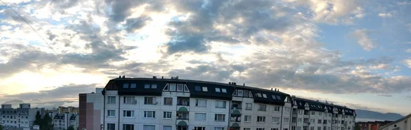 Яскравий Захід Або Схід Сонця Над Будівлями Міста Словаччина — стокове фото