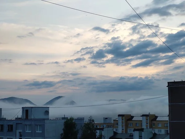 Şehirdeki Binaların Üzerinde Renkli Bir Günbatımı Slovakya — Stok fotoğraf