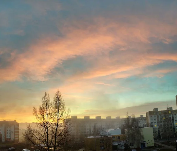 Kleurrijke Zonsondergang Boven Gebouwen Stad Slowakije — Stockfoto