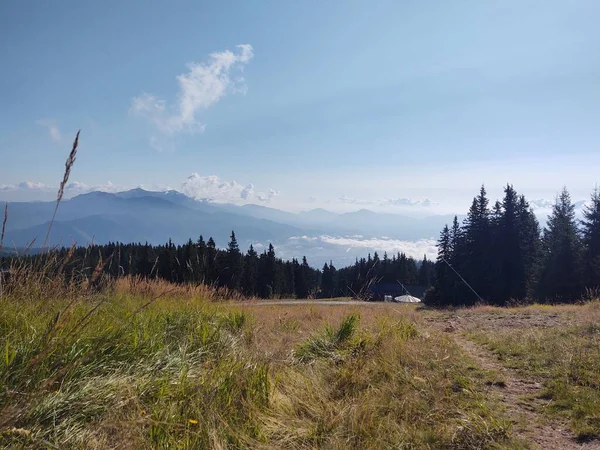 Vackert Landskap Med Berg Natur Och Blå Himmel — Stockfoto