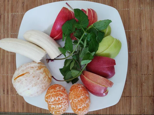 Vers Smakelijk Fruit Plakjes Bord — Stockfoto